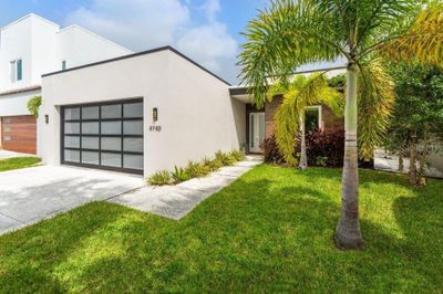 4740 Rivetta Court, House other with 3 bedrooms, 3 bathrooms and null parking in Sarasota FL | Image 2