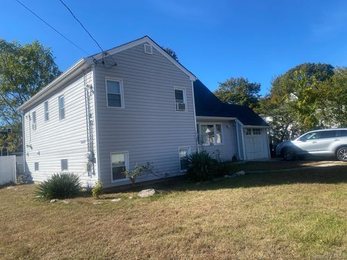 1452 Peters Blvd, Bay Shore, NY, 11706-3945 | Card Image