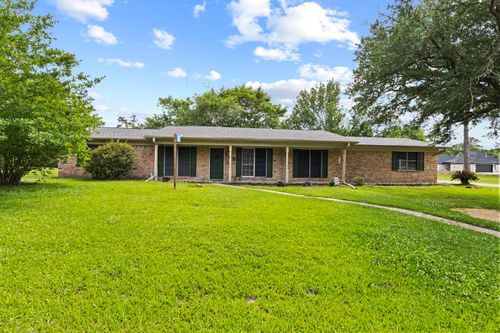 105 Pinewood Dr, Silsbee, TX, 77656-3215 | Card Image