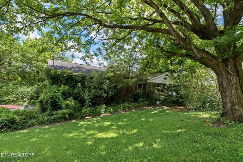 403 Hickory St, Clinton, TN, 37716-2962 | Card Image