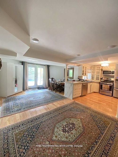 lower-42 Lensmith Dr, Aurora, ON, L4G6S1 | Card Image