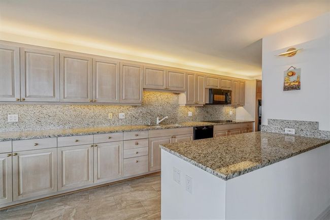 APT-780E - 1 Trimont Ln, Condo with 3 bedrooms, 3 bathrooms and 2 parking in Mt Washington PA | Image 12