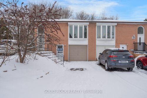 708 Jackson Crt, Newmarket, ON, L3Y5A6 | Card Image