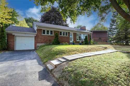 17 Orchard Cres, Guelph, ON, N1E1W9 | Card Image