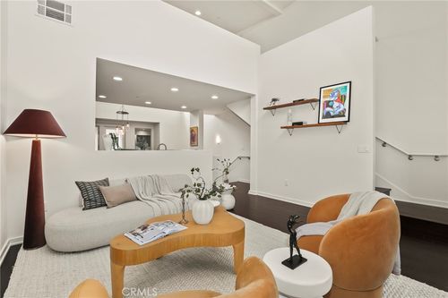 apt-8-4005 Monroe St, Los Angeles, CA, 90029-2988 | Card Image
