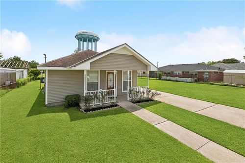 1325 Angela Ave, Arabi, LA, 70032-1302 | Card Image