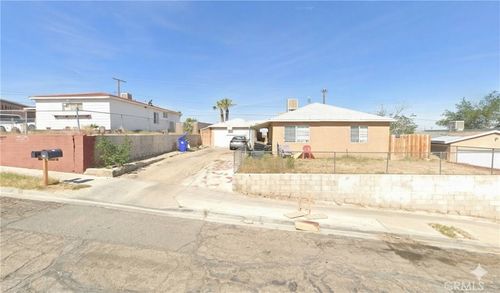 322 Maxine, Barstow, CA, 92311 | Card Image
