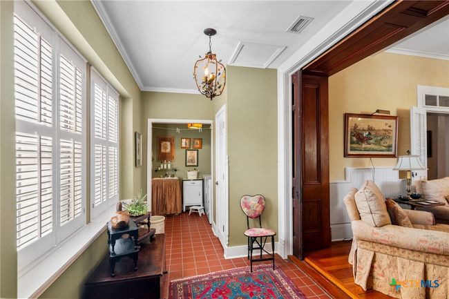 110 - 102 N Courthouse Sq, House other with 6 bedrooms, 4 bathrooms and null parking in Goliad TX | Image 8