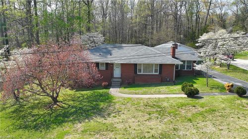 117 Hillcrest Rd, Thomasville, NC, 27360-5625 | Card Image