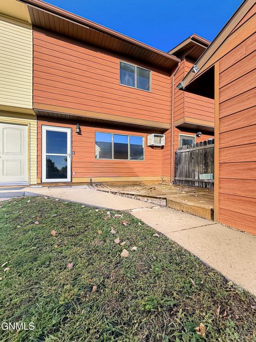 2721 19th Avenue W, Williston, ND, 58801 | Card Image