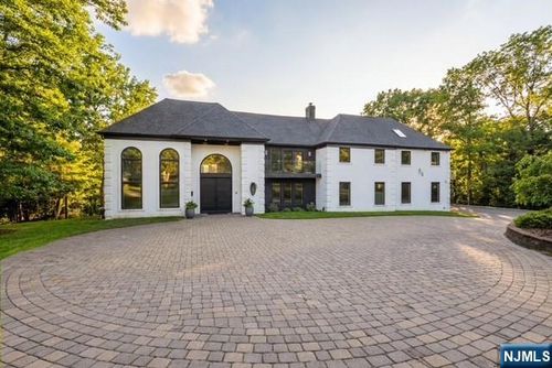 84 Shrewsbury Dr, Livingston, NJ, 07039-3403 | Card Image