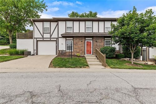 300 E Hansen Court, Independence, MO, 64055 | Card Image