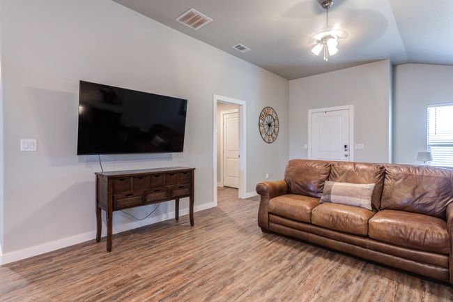 404 E 31 St St, House other with 3 bedrooms, 2 bathrooms and null parking in Wolfforth TX | Image 6