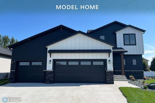 3618 Decorah Way S, Fargo, ND, 58104 | Card Image