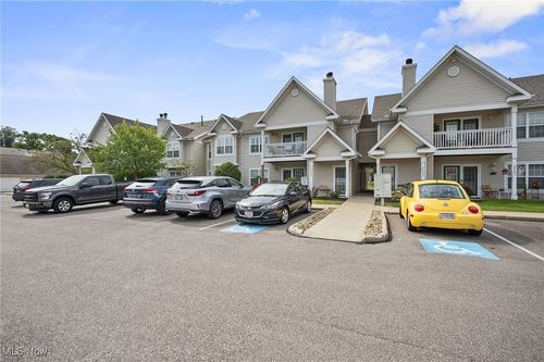 612-22687 Lenox Dr, Fairview Park, OH, 44126-3603 | Card Image