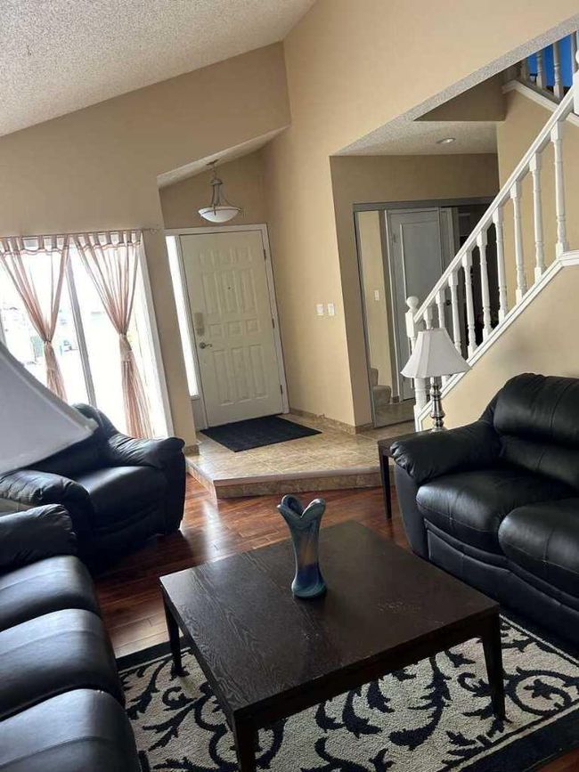19 Sunhaven Way Se, Home with 5 bedrooms, 3 bathrooms and 4 parking in Calgary AB | Image 11