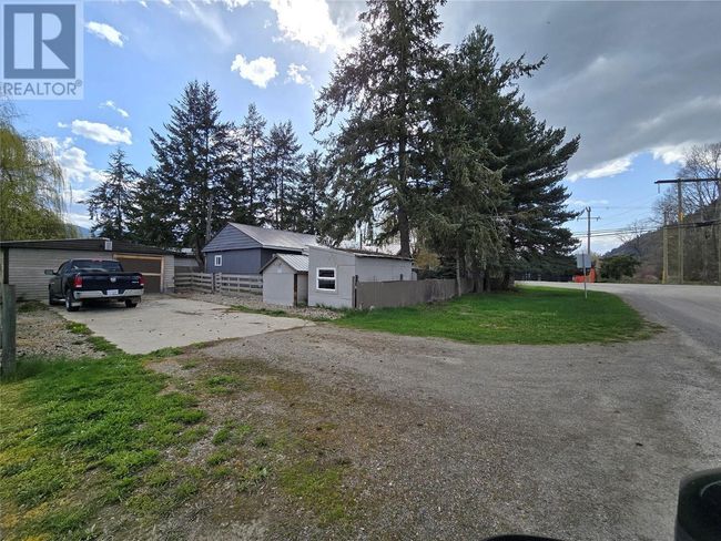 10 Bloom Rd, House other with 4 bedrooms, 2 bathrooms and 5 parking in Lumby BC | Image 22