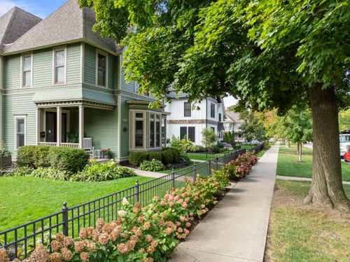 920 Geneva St, LAKE GENEVA, WI, 53147-1803 | Card Image