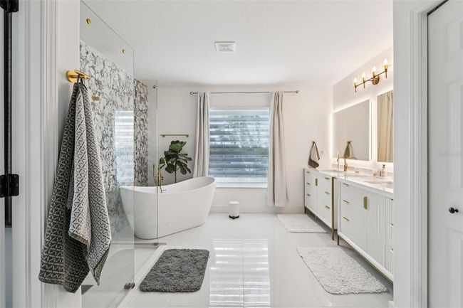 Master Suite Bathroom | Image 30