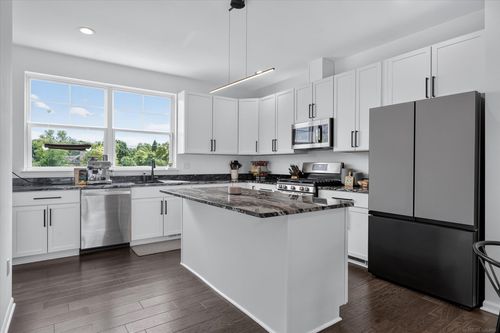 3981 Trailway Commons Circle, Auburn Hills, MI, 48326 | Card Image
