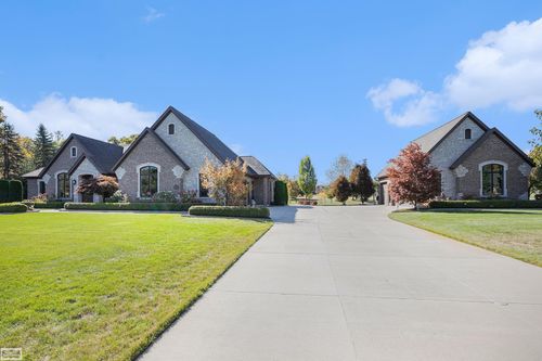 11400 Bayberry Dr, Bruce Twp, MI, 48065-3743 | Card Image