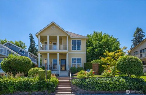 2109 W Terrace Ave, Chelan, WA, 98816-8727 | Card Image