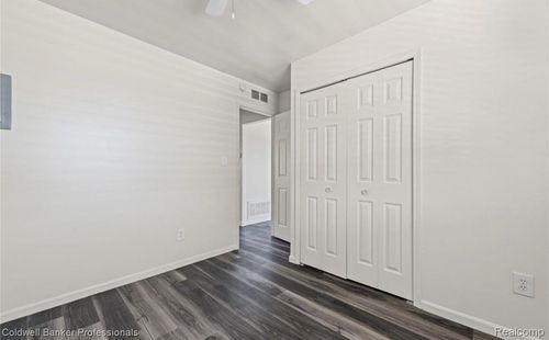 20887 Flora St, Roseville, MI, 48066-4582 | Card Image