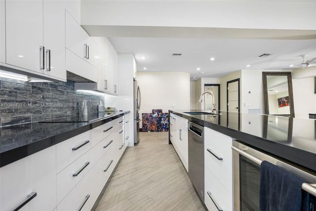 517 S Riverside Dr, House other with 3 bedrooms, 2 bathrooms and null parking in Pompano Beach FL | Image 7