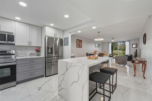 101-9611 N Hollybrook Lake Dr, Pembroke Pines, FL, 33025-1585 | Card Image