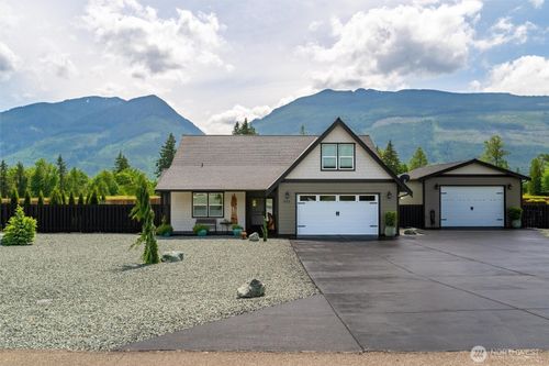 7420 Windsong Ln, Sedro Woolley, WA, 98284-9108 | Card Image