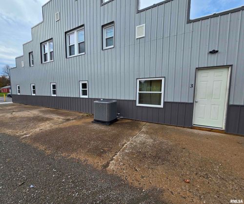 102 W 3rd St, Ina, IL, 62846 | Card Image