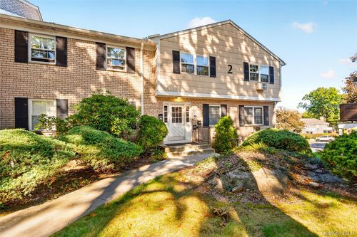 284 Parkside Dr, Suffern, NY, 10901-7856 | Card Image