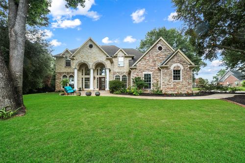15590 Crown Oaks Dr, Montgomery, TX, 77316-9629 | Card Image
