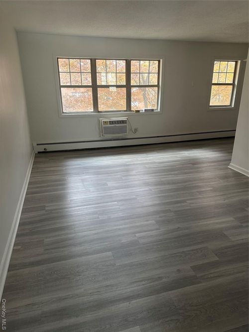 6c-603 Barclay Mnr, Newburgh, NY, 12550-7823 | Card Image