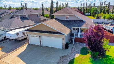 3712 69 St, House detached with 4 bedrooms, 3 bathrooms and 6 parking in Camrose AB | Image 2