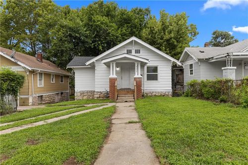 4332 Cleveland Ave, Kansas City, MO, 64130-2038 | Card Image
