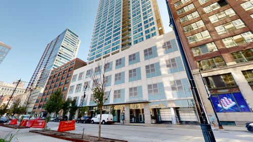 2402-701 S Wells St, Chicago, IL, 60607-4642 | Card Image