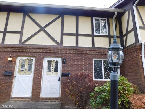 unit-9-8180 Deepwood Blvd, Mentor, OH, 44060-7739 | Card Image