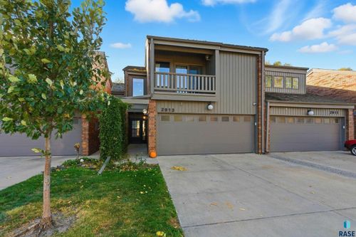 2913 S Ridgeview Way, Sioux Falls, SD, 57105-4245 | Card Image