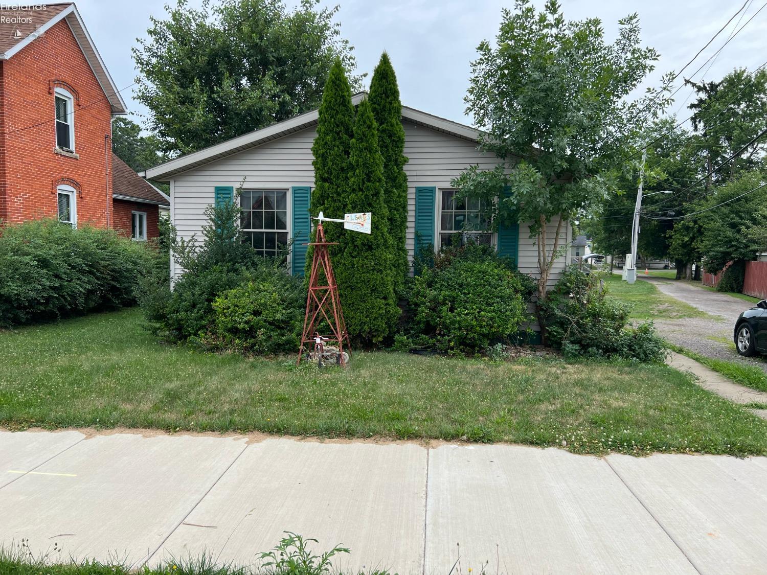 Howland St, Fremont, OH 43420