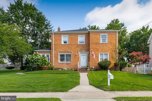 523 W Broad St, GIBBSTOWN, NJ, 08027-1070 | Card Image