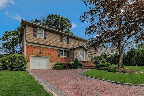 8 Lawrence Ct, Syosset, NY, 11791-2644 | Card Image