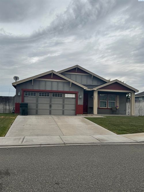 5601 Denver Dr, Pasco, WA, 99301-3193 | Card Image