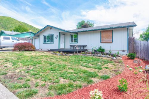1007 Primrose Pl, Grants Pass, OR, 97526-1345 | Card Image