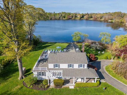 2455 New Suffolk Ave, Mattituck, NY, 11952-3528 | Card Image