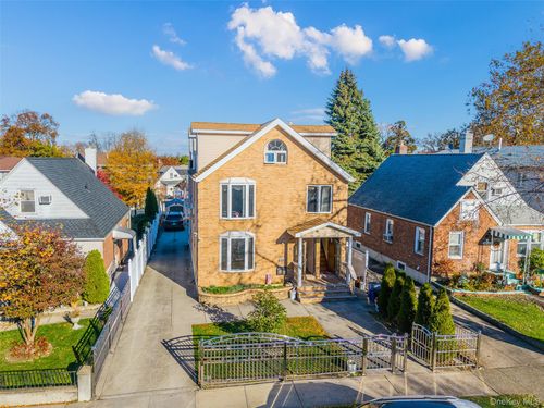 24563 61st Ave, Little Neck, NY, 11362-2017 | Card Image