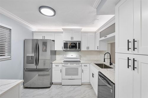 apt-404-3955 N Nob Hill Rd, Sunrise, FL, 33351-5872 | Card Image