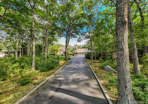 10 W Landing Rd, Hampton Bays, NY, 11946-1211 | Card Image