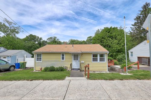 35 Brookview Ave, Waterbury, CT, 06706-2705 | Card Image