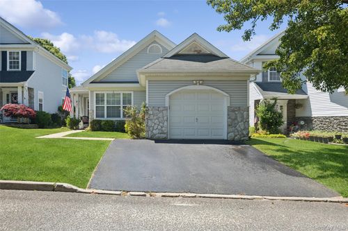 621 Spring Lake Dr, Middle Island, NY, 11953-2663 | Card Image
